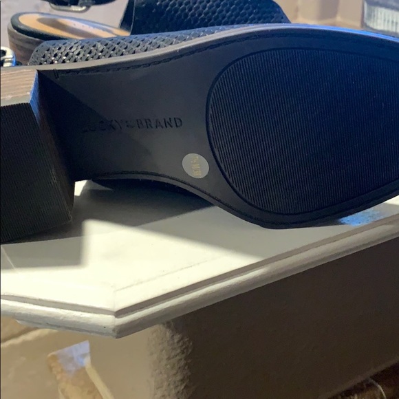 Lucky Brand shoes - Picture 4 of 4